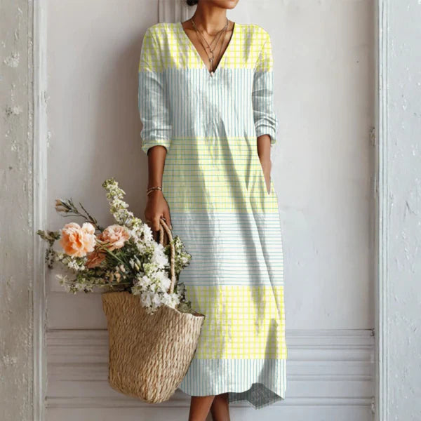 Relaxed Maxi Dress with Bold Print and V-Neckline