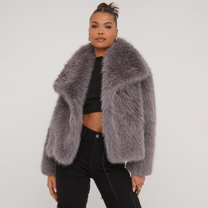 VICTORIA™ - Trendy Oversized Collar Detail Cropped Winter Jacket